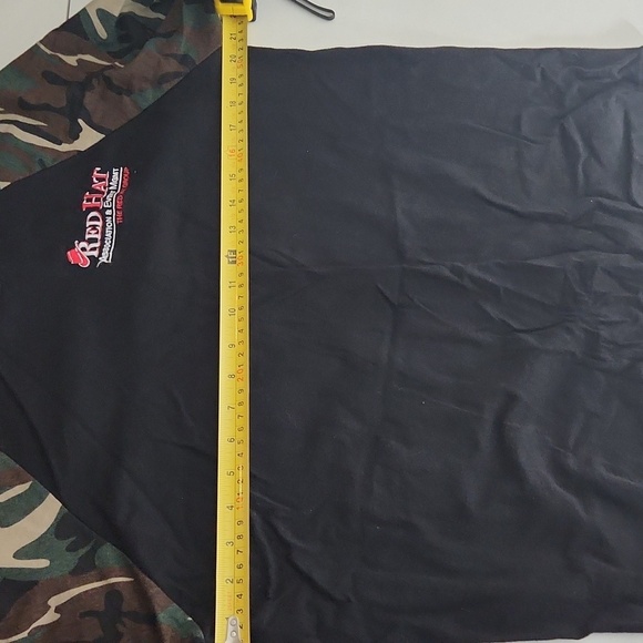 Shaka  Red Hat Black Camo Sleeve Shirt size L Red Hat Association top - Picture 7 of 7